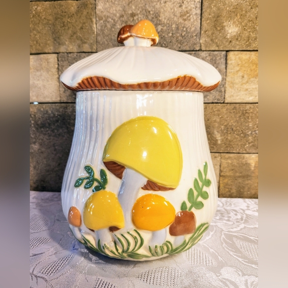 Extra Large ARNELS 11" MERRY MUSHROOM Canister - Picture 7 of 9